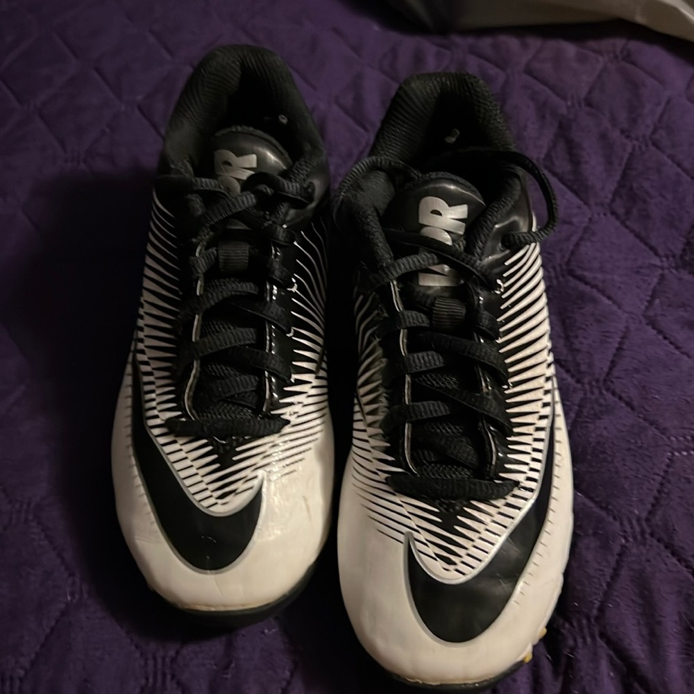 Nike Vapor Shark 2 Black White Molded Football Cleats Low Top Youth Size 1Y
